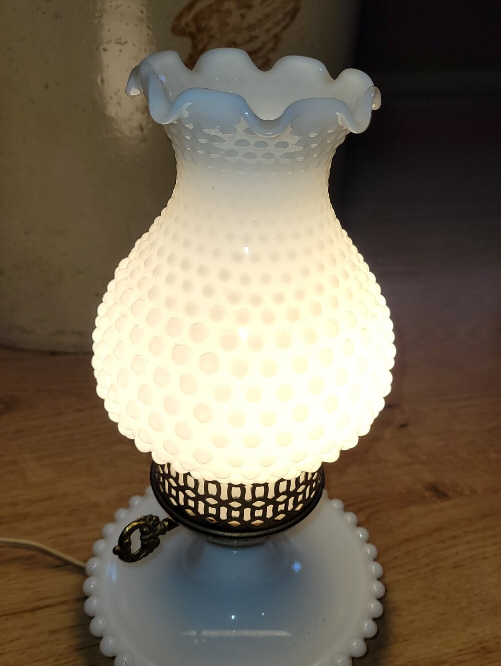 Vintage Fenton Lamp - Picture 6 of 10